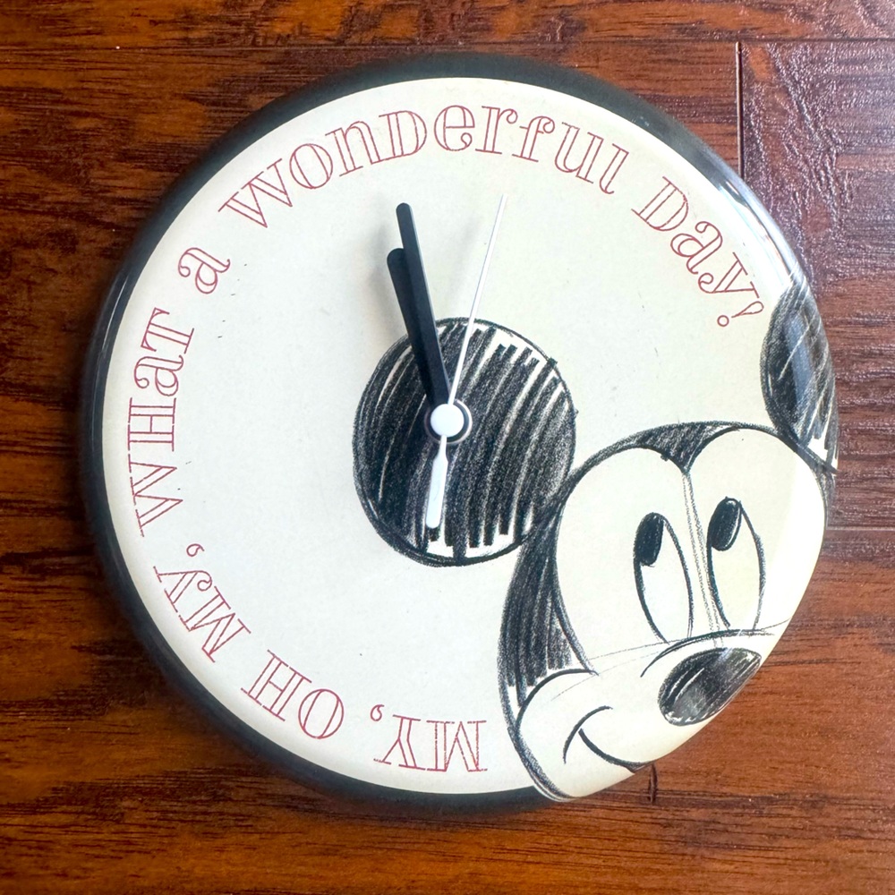 [Hallmark Disney] Mickey “My, Oh My What a Wonderful Day” Metal Wall Clock